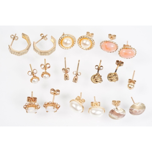144 - Collection of 9ct gold and yellow metal stud earrings to include a pair of opal studs, coral studs, ... 