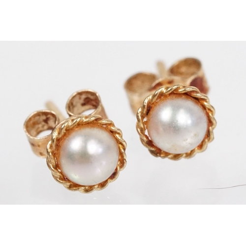 144 - Collection of 9ct gold and yellow metal stud earrings to include a pair of opal studs, coral studs, ... 