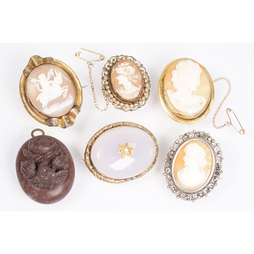 160 - Group of antique brooches to include a 9ct gold and carved shell cameo (marked 9ct to mount), a Vict... 