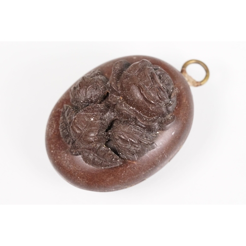 160 - Group of antique brooches to include a 9ct gold and carved shell cameo (marked 9ct to mount), a Vict... 