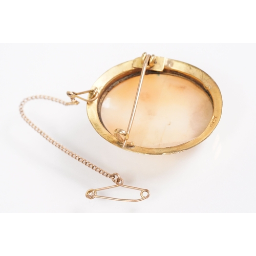 160 - Group of antique brooches to include a 9ct gold and carved shell cameo (marked 9ct to mount), a Vict... 