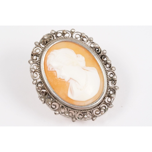 160 - Group of antique brooches to include a 9ct gold and carved shell cameo (marked 9ct to mount), a Vict... 