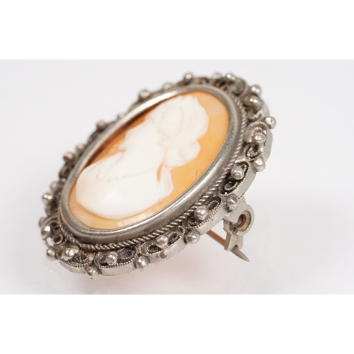 160 - Group of antique brooches to include a 9ct gold and carved shell cameo (marked 9ct to mount), a Vict... 