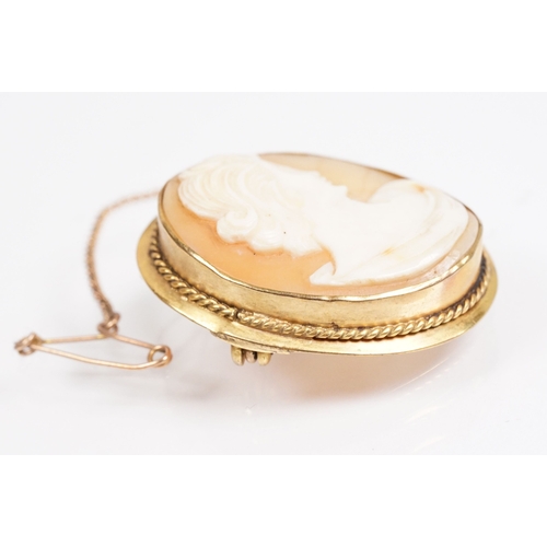 160 - Group of antique brooches to include a 9ct gold and carved shell cameo (marked 9ct to mount), a Vict... 