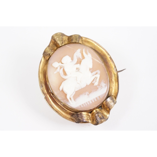 160 - Group of antique brooches to include a 9ct gold and carved shell cameo (marked 9ct to mount), a Vict... 
