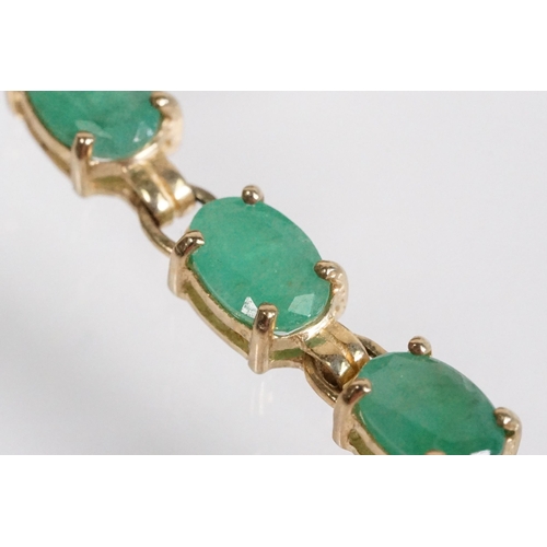 162 - 9ct gold and emerald line bracelet with lobster clasp. Clasp marked 375. Bracelet measures 8 inches.