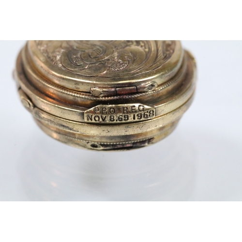 59 - 9ct gold bow brooch with pendant bale with engraved details (hallmarked Birmingham 1970), together w... 