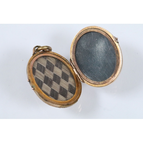 59 - 9ct gold bow brooch with pendant bale with engraved details (hallmarked Birmingham 1970), together w... 