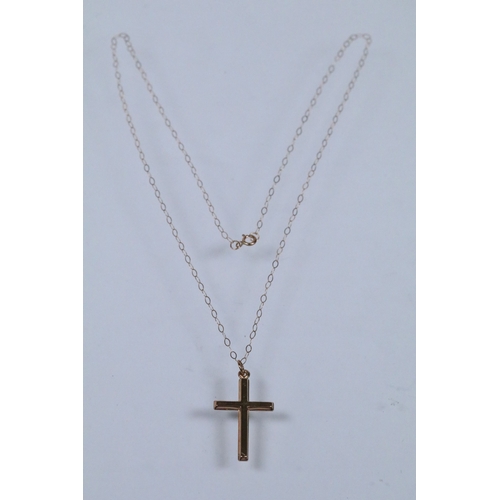 137 - Group of jewellery to include a 9ct gold cross pendant (marked 9ct to clasp), 9ct and green stone ba... 