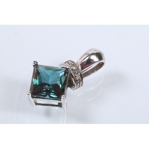 131 - Group of gold pendants to include a 9ct and amethyst pendant necklace with a fine link chain (pendan... 