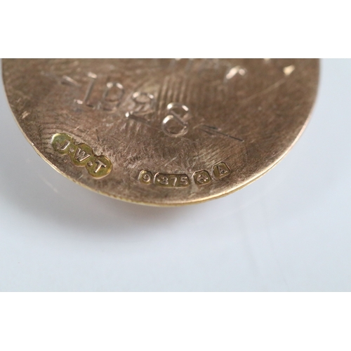 136 - Group of 9ct gold medals to include a 1912 YMCA National Sports medal (hallmarked Birmingham 1911), ... 