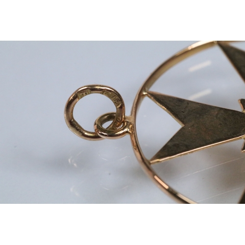 137 - Group of jewellery to include a 9ct gold cross pendant (marked 9ct to clasp), 9ct and green stone ba... 