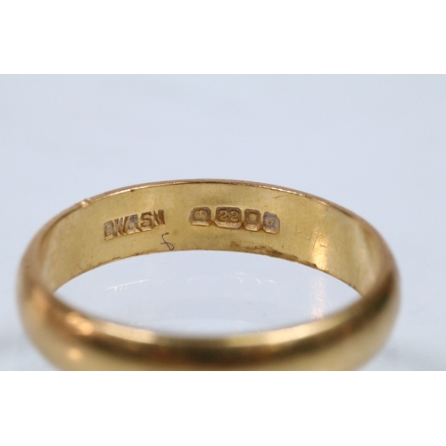 157 - 22ct gold wedding band ring of plain D form. Hallmarked London 1959. Size M.