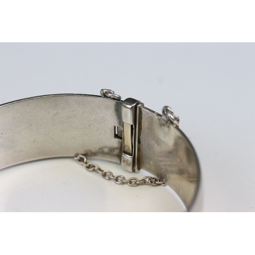 271 - A fully hallmarked solid sterling silver vintage 1960's cuff bangle, engraved decoration to the fron... 