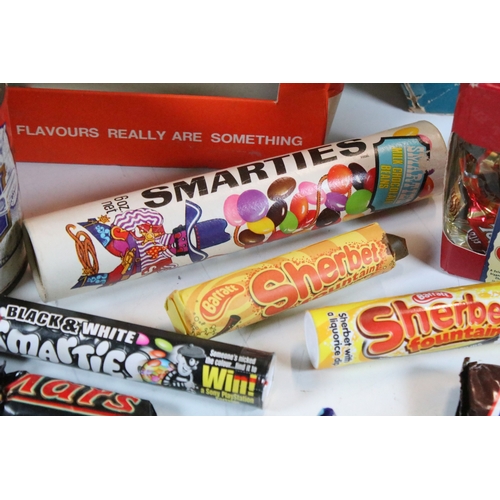 416 - Collection of vintage advertising sweet display boxes, some with contents, also with a 'Closing/Clos... 