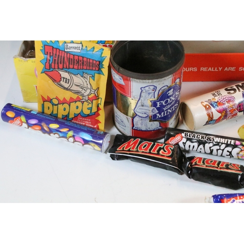 416 - Collection of vintage advertising sweet display boxes, some with contents, also with a 'Closing/Clos... 