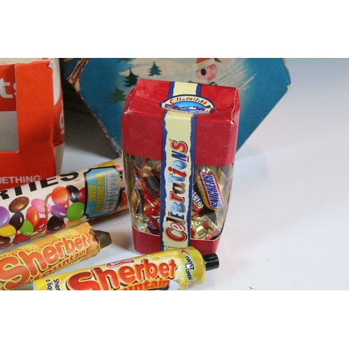 416 - Collection of vintage advertising sweet display boxes, some with contents, also with a 'Closing/Clos... 