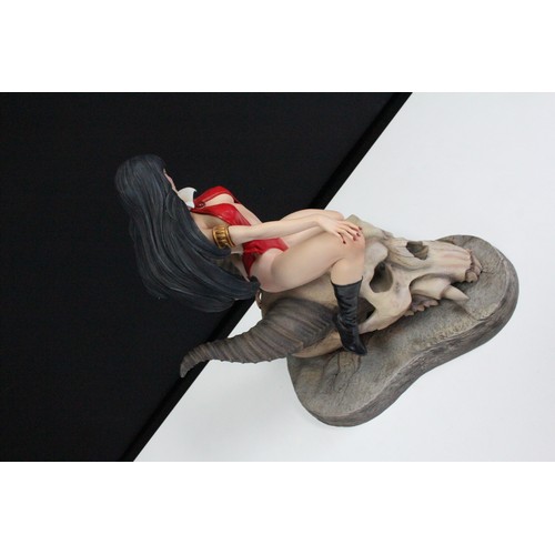 Boxed Sideshow Collectibles Vampirella Premium Format figure, No.1148 ...