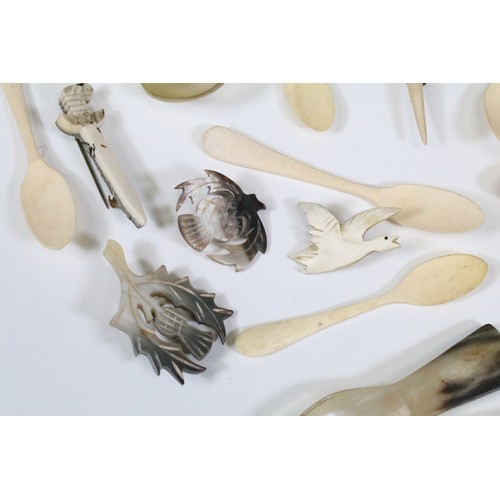 215 - Collection of horn and bone spoons, to include a horn caddy spoon and a horn spoon with thistle term... 