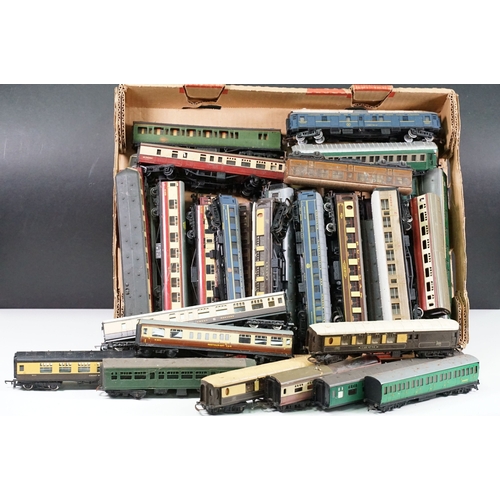 37 - 40 OO gauge items of rolling stock, all various coaches to include Hornby Dublo, Hornby, Triang, Lim... 