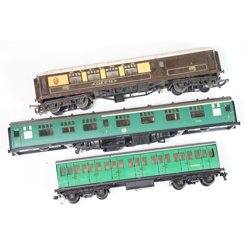 37 - 40 OO gauge items of rolling stock, all various coaches to include Hornby Dublo, Hornby, Triang, Lim... 