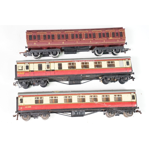 37 - 40 OO gauge items of rolling stock, all various coaches to include Hornby Dublo, Hornby, Triang, Lim... 