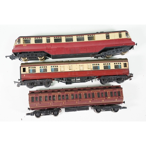 37 - 40 OO gauge items of rolling stock, all various coaches to include Hornby Dublo, Hornby, Triang, Lim... 