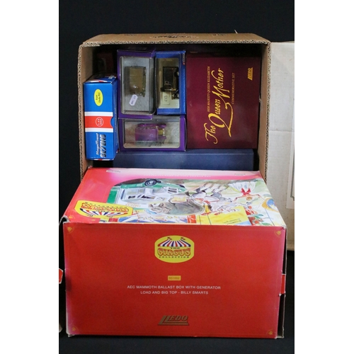 162 - 19 Boxed diecast models to include 2 x Lledo Paul Smith True Brit models, Lledo Days Gone Vanguards ... 