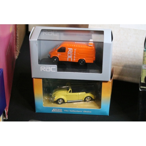 162 - 19 Boxed diecast models to include 2 x Lledo Paul Smith True Brit models, Lledo Days Gone Vanguards ... 