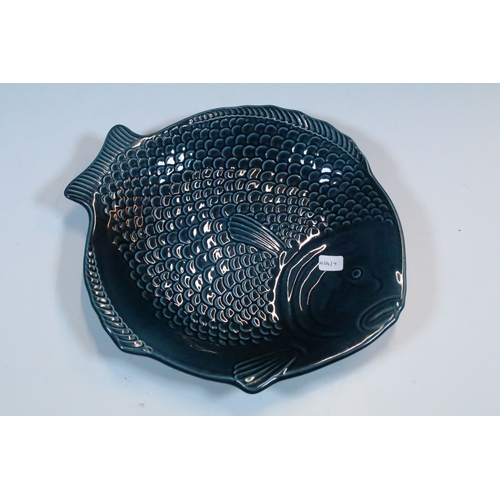 28 - 20th century vintage Shorter & Sons large fish plate, W 52cm together with six fish plates and a sau... 