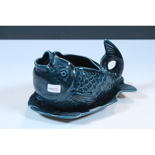 28 - 20th century vintage Shorter & Sons large fish plate, W 52cm together with six fish plates and a sau... 