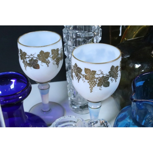 71 - Collection of glassware, to include: Cristal D'Arques-Durand Ancenis Cubist Facet Vase, 22cm high, t... 