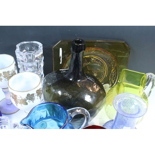 71 - Collection of glassware, to include: Cristal D'Arques-Durand Ancenis Cubist Facet Vase, 22cm high, t... 