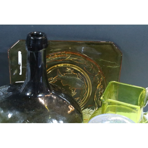 71 - Collection of glassware, to include: Cristal D'Arques-Durand Ancenis Cubist Facet Vase, 22cm high, t... 