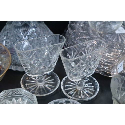 72 - Set of twelve glass plates together with a group of glass ware to include glass ewers, one with silv... 