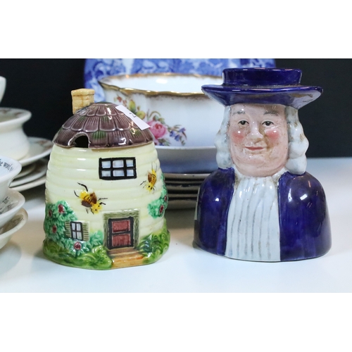 86 - Collection of Royal Doulton Bunnykins, to include: a cup and saucer, eggcup, baby's bowl and others,... 