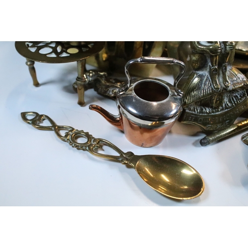 342 - Collection of brass to include wall plates, small coal scuttle, iron, goblets, horse figures, etc (1... 