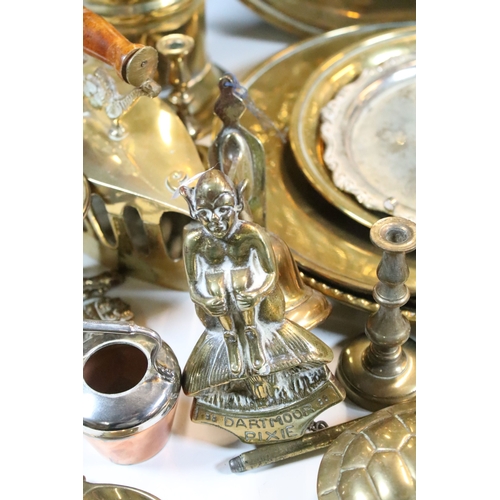 342 - Collection of brass to include wall plates, small coal scuttle, iron, goblets, horse figures, etc (1... 