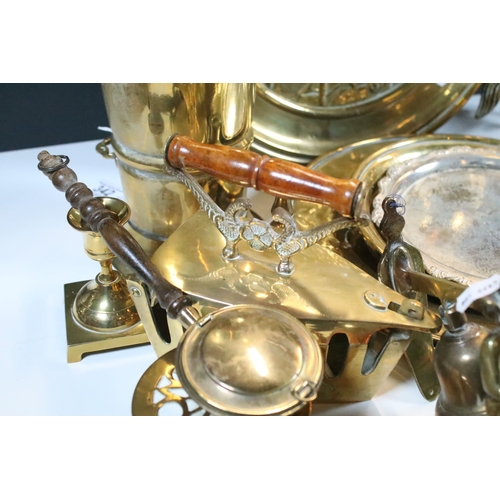 342 - Collection of brass to include wall plates, small coal scuttle, iron, goblets, horse figures, etc (1... 