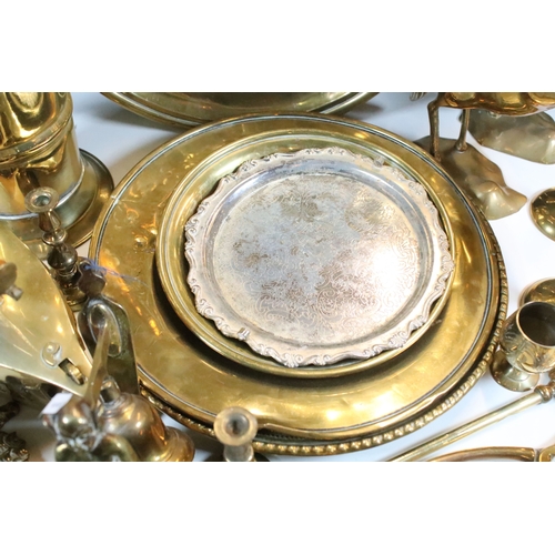 342 - Collection of brass to include wall plates, small coal scuttle, iron, goblets, horse figures, etc (1... 