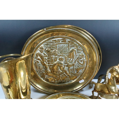 342 - Collection of brass to include wall plates, small coal scuttle, iron, goblets, horse figures, etc (1... 