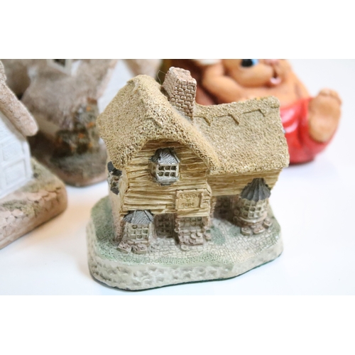 361 - Selection of Lilliput Lane to include 'Clare Cottage', 'Robins Gate' and other miniature cottage mod... 