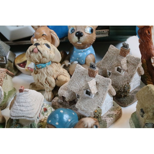 361 - Selection of Lilliput Lane to include 'Clare Cottage', 'Robins Gate' and other miniature cottage mod... 