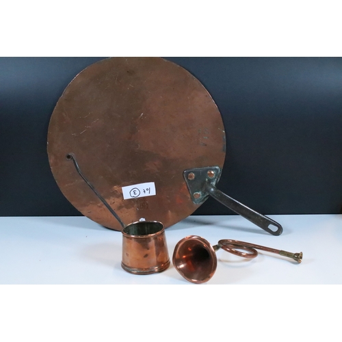 362 - Group of antique copper items to include pan lid, cider ladle and a horn (1 box)