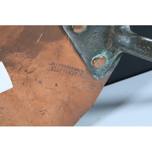 362 - Group of antique copper items to include pan lid, cider ladle and a horn (1 box)