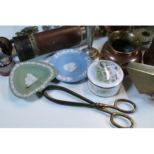 368 - Collection of mixed metalwares, to comprise a pair of William Tonks & Sons brass candlesticks, a thr... 