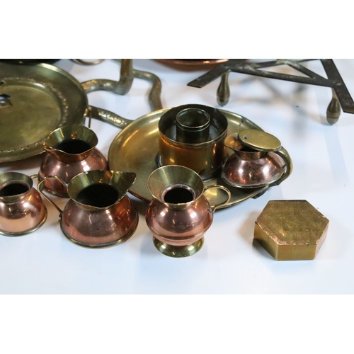 370 - Group of metalware to include small decorative plates, Schweppes and Perrier ashtrays, small coopere... 