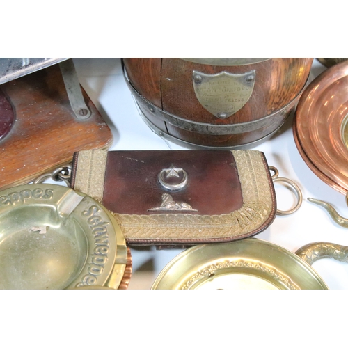370 - Group of metalware to include small decorative plates, Schweppes and Perrier ashtrays, small coopere... 