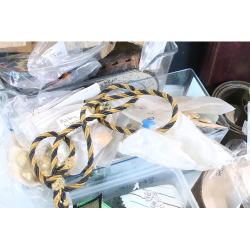 381 - Collection of militaria, to comprise include regimental badges, buttons and belts, etc. (one box)