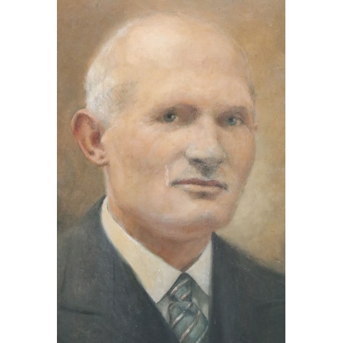 480 - Early 20th century English school, head and shoulders portrait of a gentleman, indistinctly signed l... 